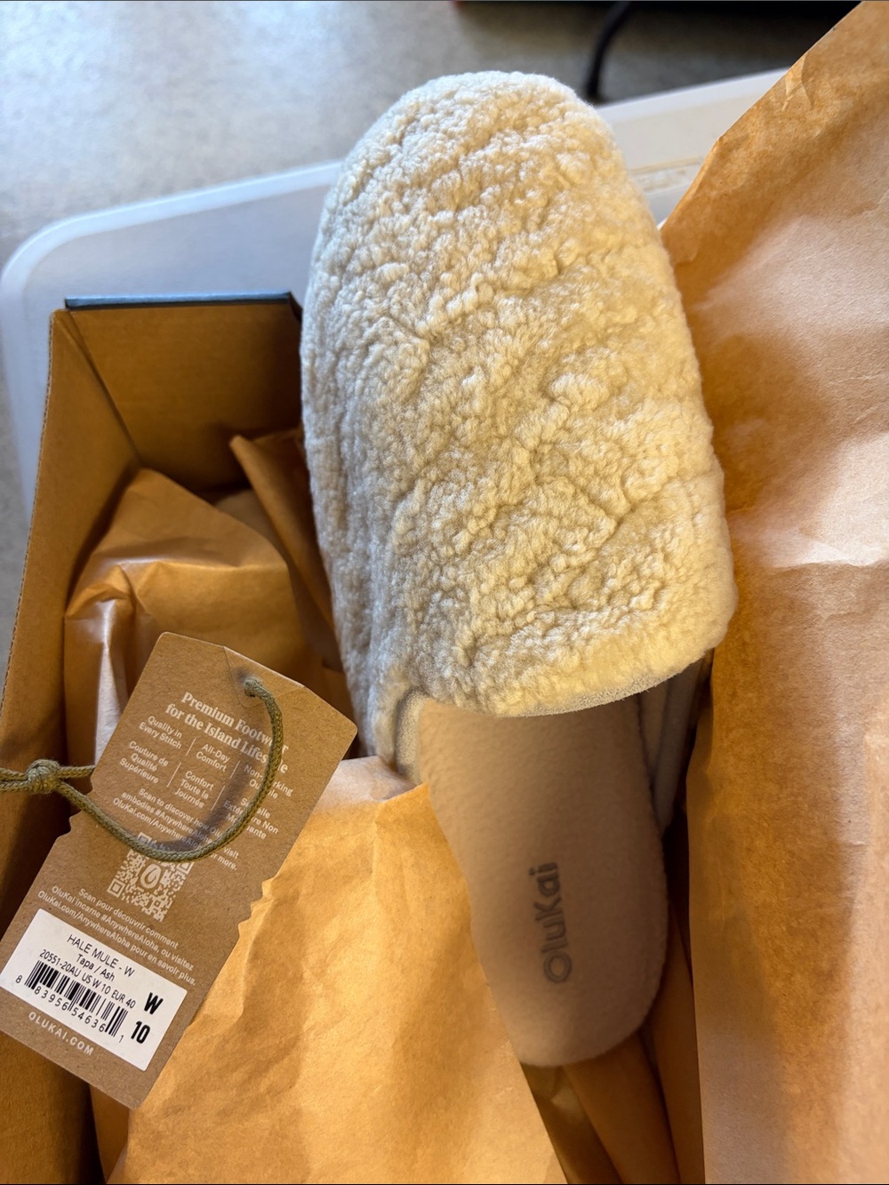 OluKai Women's Cream Sherpa Slip-On Slippers